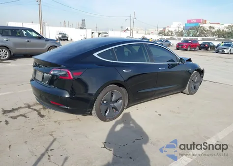 2019 Tesla Model 3 Long Range/Mid Range/Standard Range/Standard Range Plus z USA, uszkodzony, nr VIN 5YJ3E1EA9KF394625